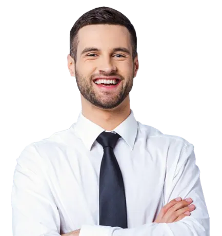 Un homme en costume souriant chaleureusement